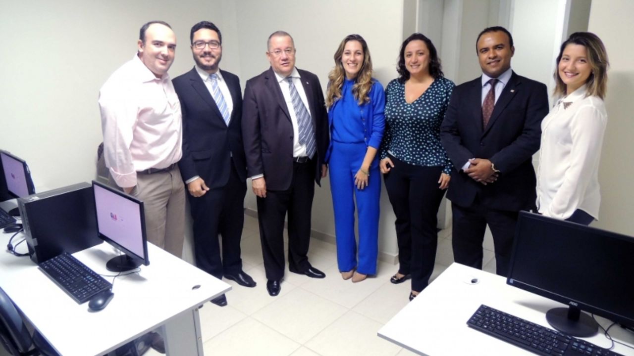 OAB-ES inaugura Laboratório de Inclusão Digital