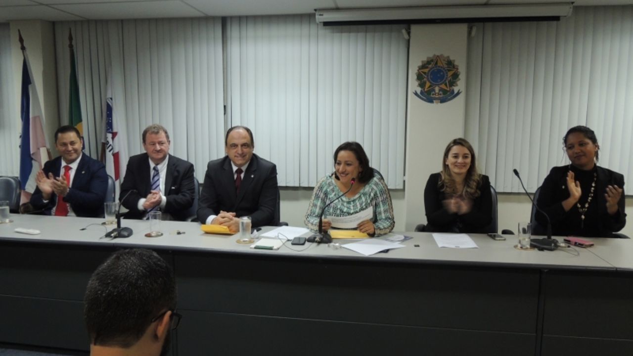 Entrega de Carteiras: Érica Neves destaca a atuação pela defesa das prerrogativas