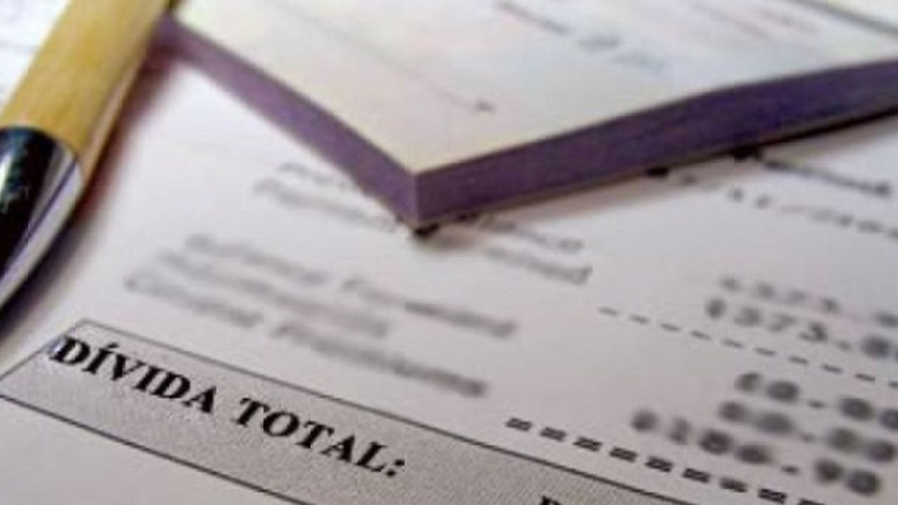 Inscrição indevida em cadastro de inadimplente não enseja dano moral se remanescem outras